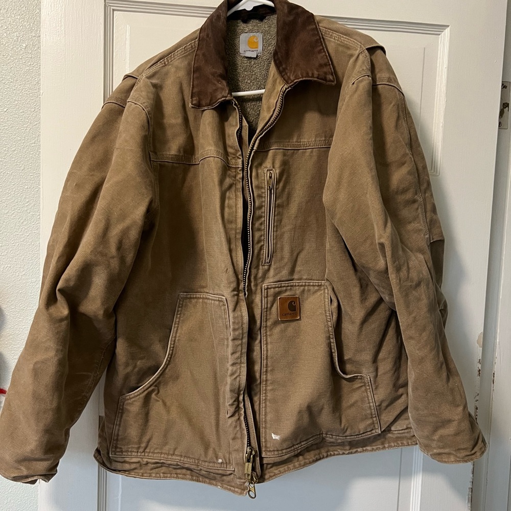 Men’s L sherpa lined Carhartt jacket